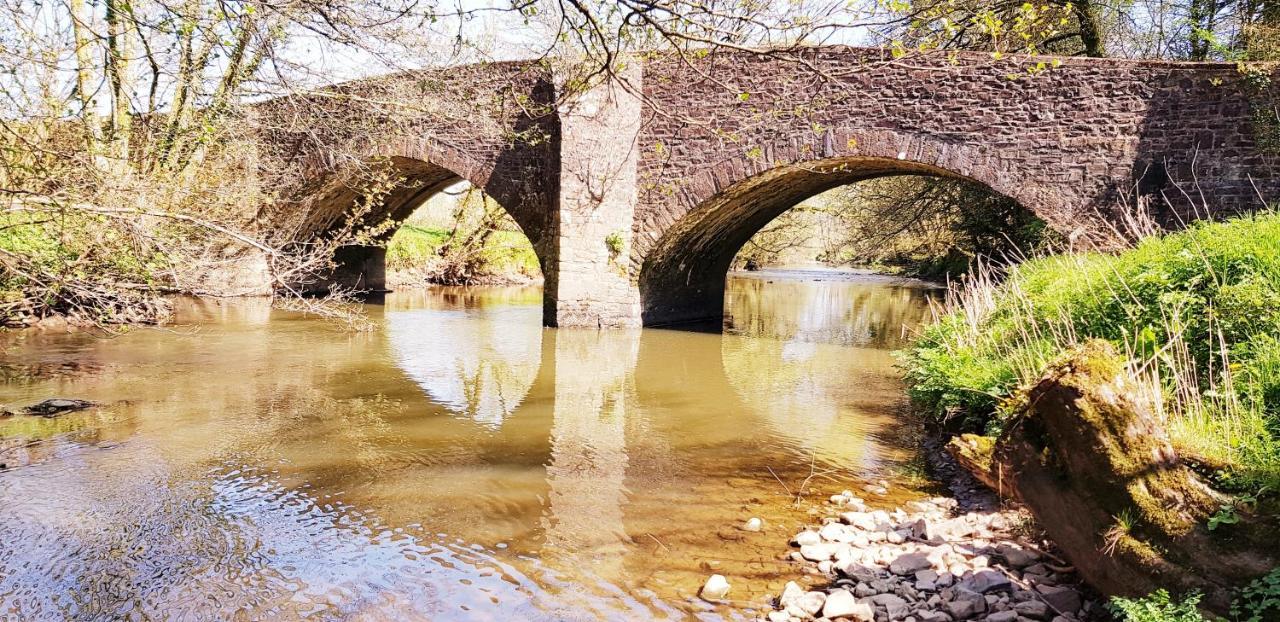 Kingsley Cottage - Beautiful Riverside Setting Beaworthy 외부 사진